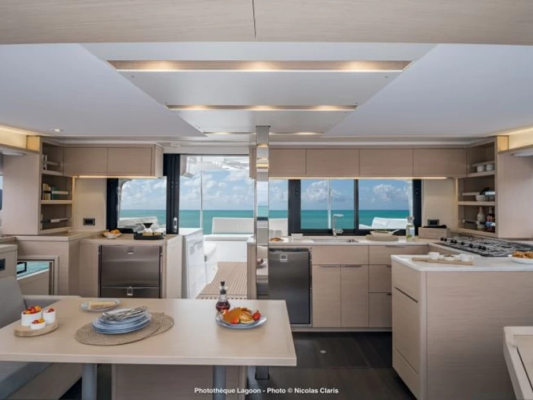 Pronájem Katamarán Lagoon s licencí