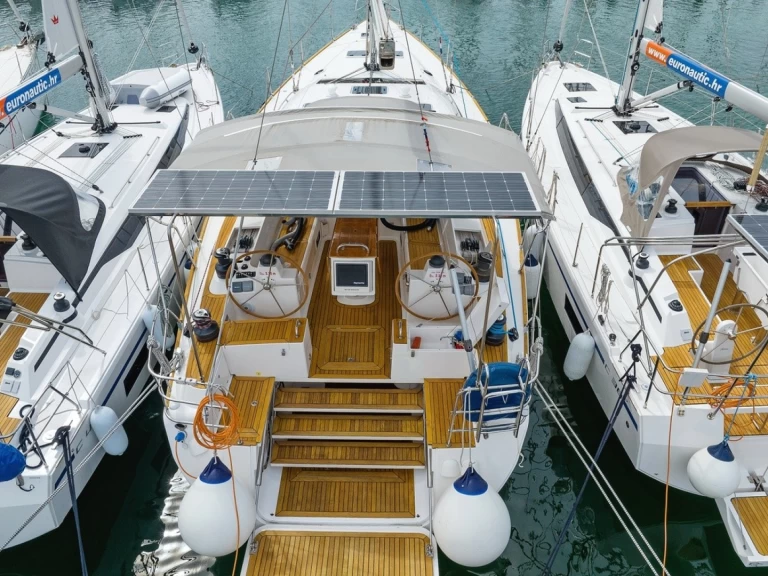 Elan Impression 514 jednotlivci a charterové společnosti v Pirovac