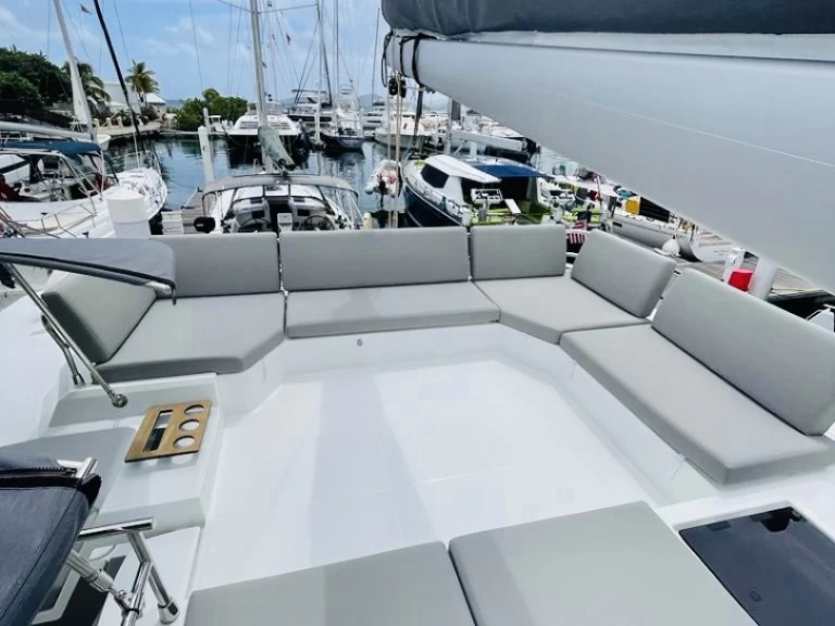 Pronajmout si Fountaine Pajot Elba 45 v Road Town