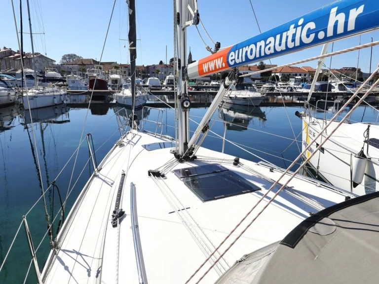 Bavaria Cruiser 34 jednotlivci a charterové společnosti v Pirovac