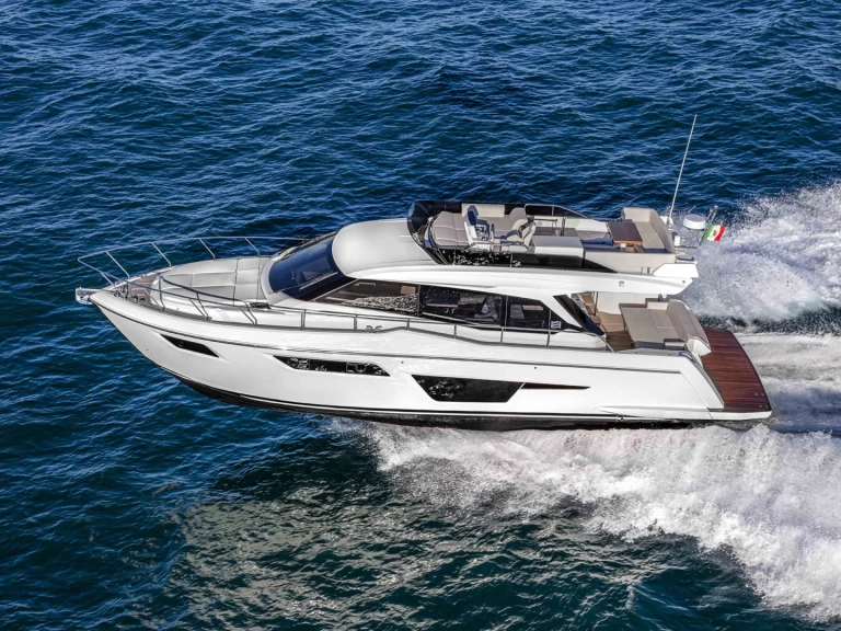 Pronájem lodi Podstrana lákavé ceny Ferretti Yachts 500