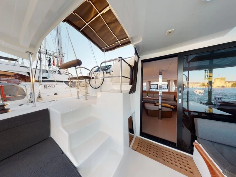 Katamarán k pronájmu v Rogoznica za nejlepší cenu