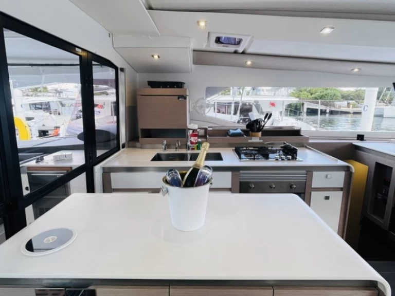 Pronájem Katamarán Fountaine Pajot s licencí