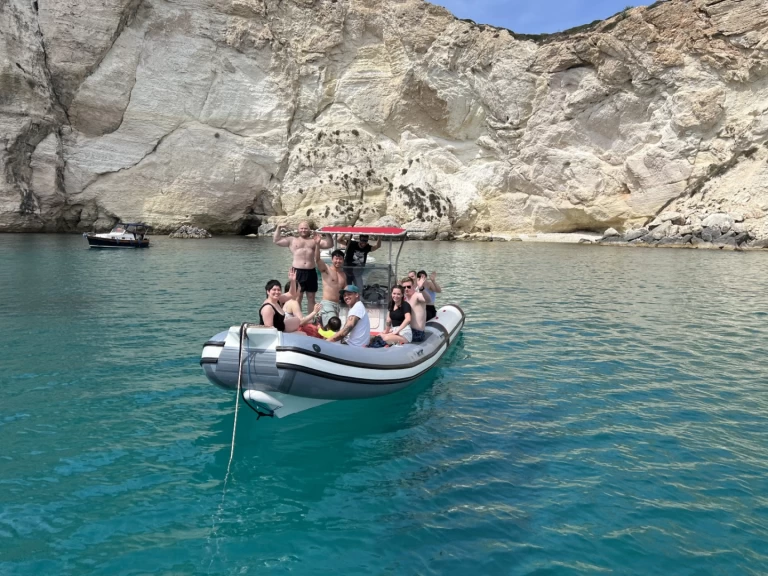 Pronájem Polotuhá loď Lomac s licencí