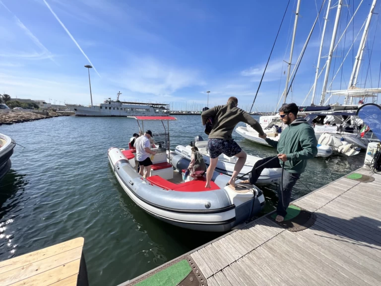Lomac Lomac 800 IN jednotlivci a charterové společnosti v Cagliari