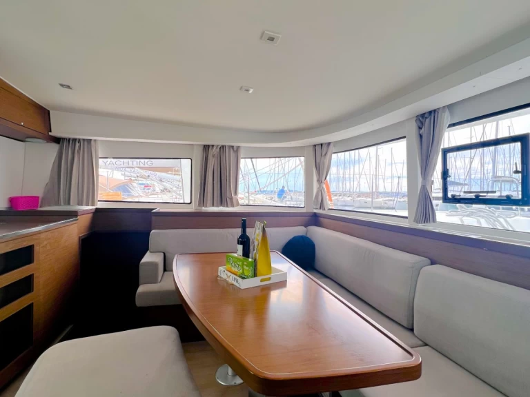 Lagoon Lagoon 42 jednotlivci a charterové společnosti v Kaštela