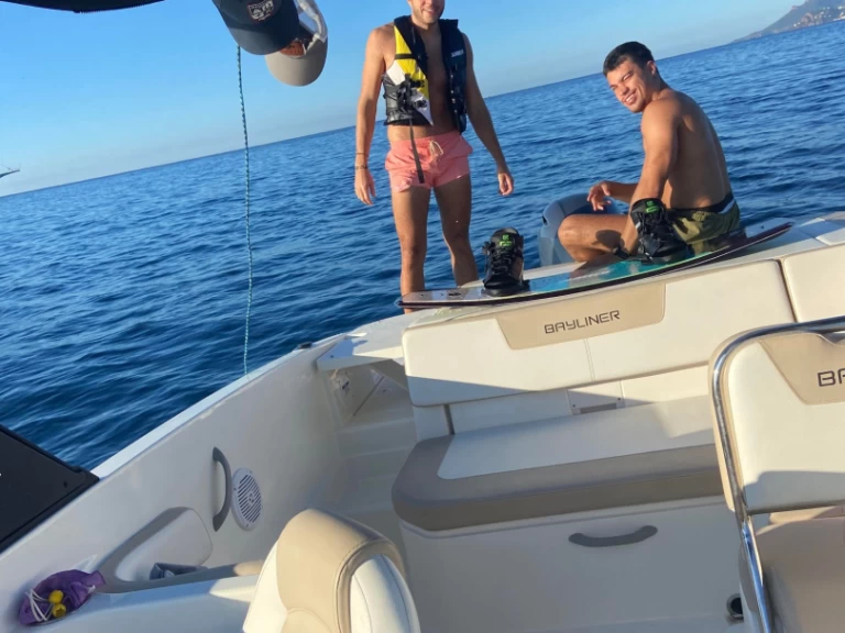 Pronájem Motorová loď Bayliner s licencí