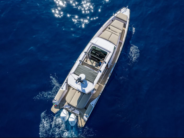 Pronájem lodi Porto-Vecchio lákavé ceny Axopar 37 T-Top