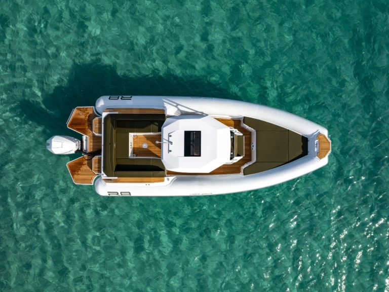 Pronájem lodi Renier Renier R8 Tourer v Port du Lavandou na Samboatu