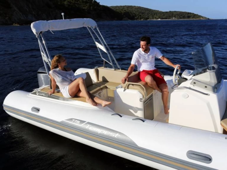 Pronájem lodi Mahon lákavé ceny Tempest 770