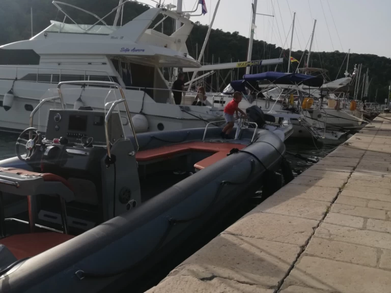 Pronájem Polotuhá loď Marlin Boat s licencí