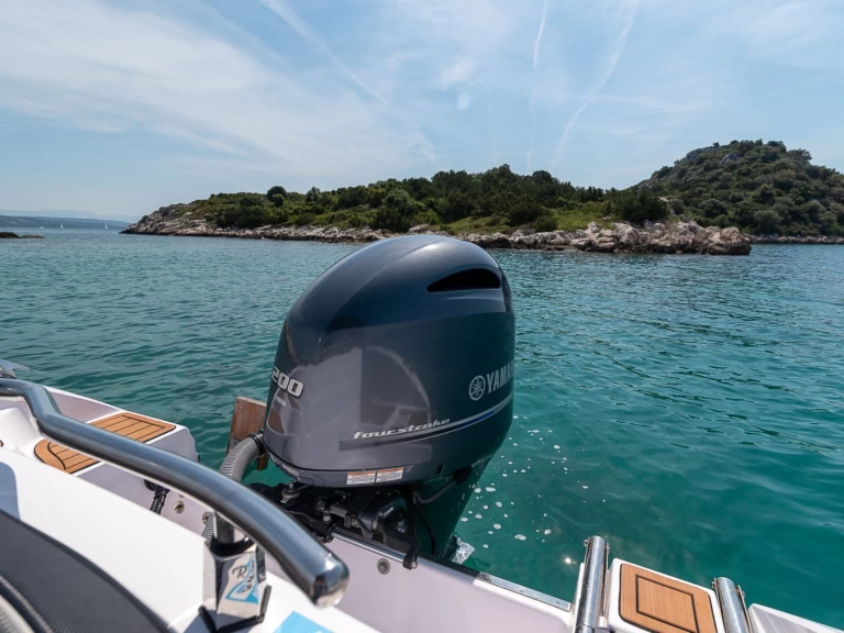Motorová loď k pronájmu v Trogir za nejlepší cenu