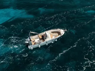 Motorová loď k pronájmu v Vela Luka za nejlepší cenu