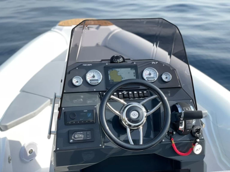 Pronájem lodi Renier Renier R7 Tourer v Le Lavandou na Samboatu