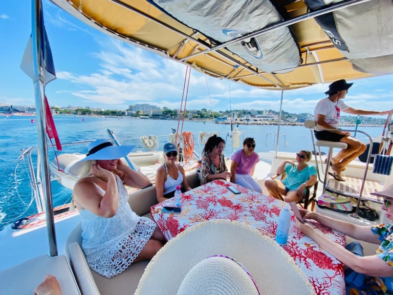 Katamarán k pronájmu v Monaco-Ville za nejlepší cenu