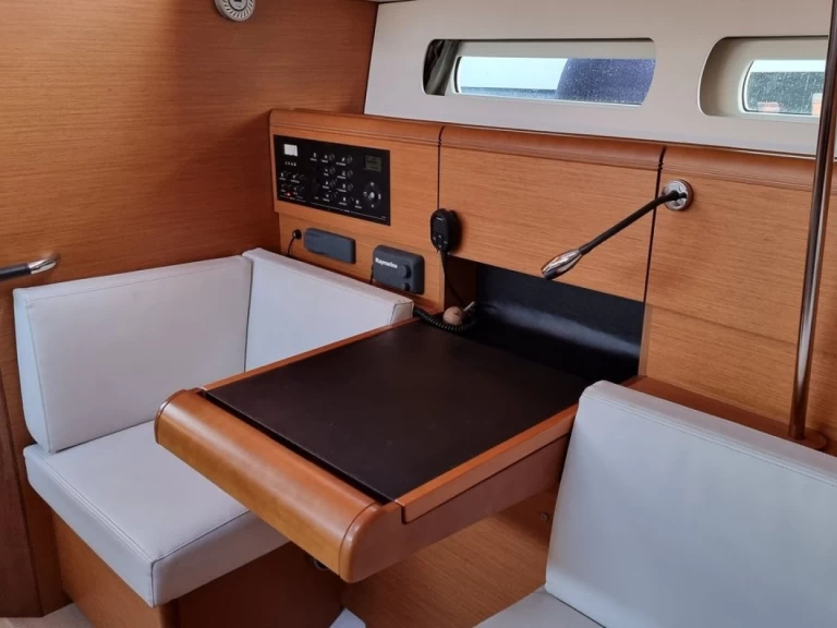 Pronájem Plachetnice Jeanneau s licencí