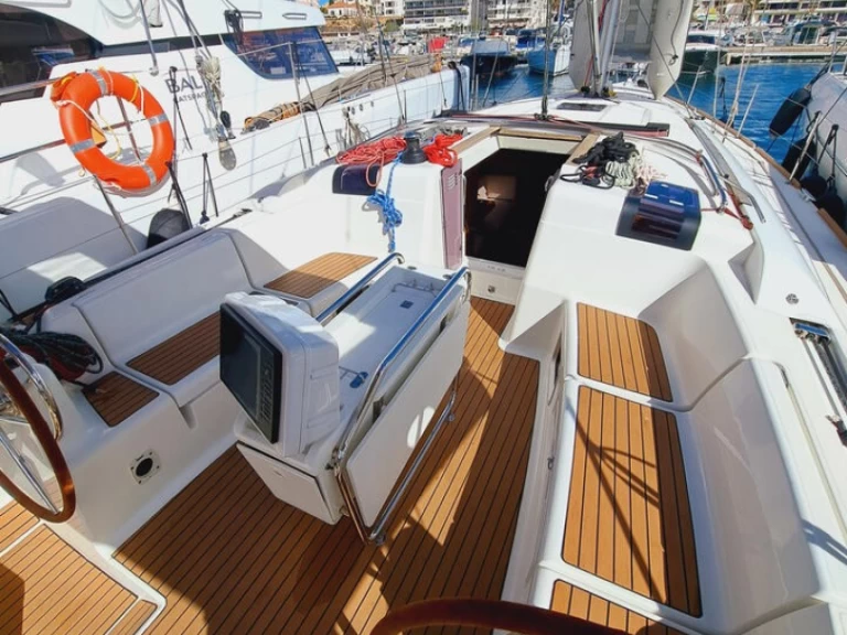 Jeanneau Sun Odyssey 449 jednotlivci a charterové společnosti v Sant Antoni de Portmany