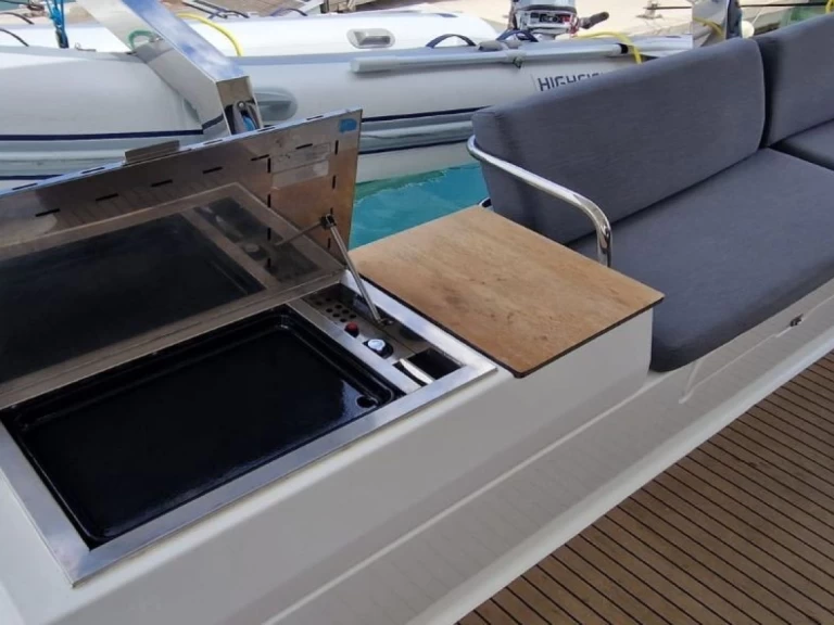 Pronajmout si Fountaine Pajot Elba 45 v Trogir