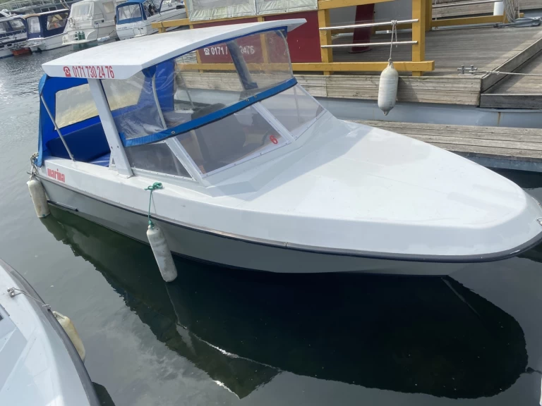 Pronajmout si Tagescharter Lotus v Waren (Müritz)