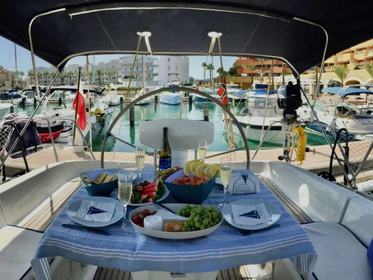 Pronajmout Plachetnice se skipperem či ne Jeanneau v Puerto Sotogrande (Marina)