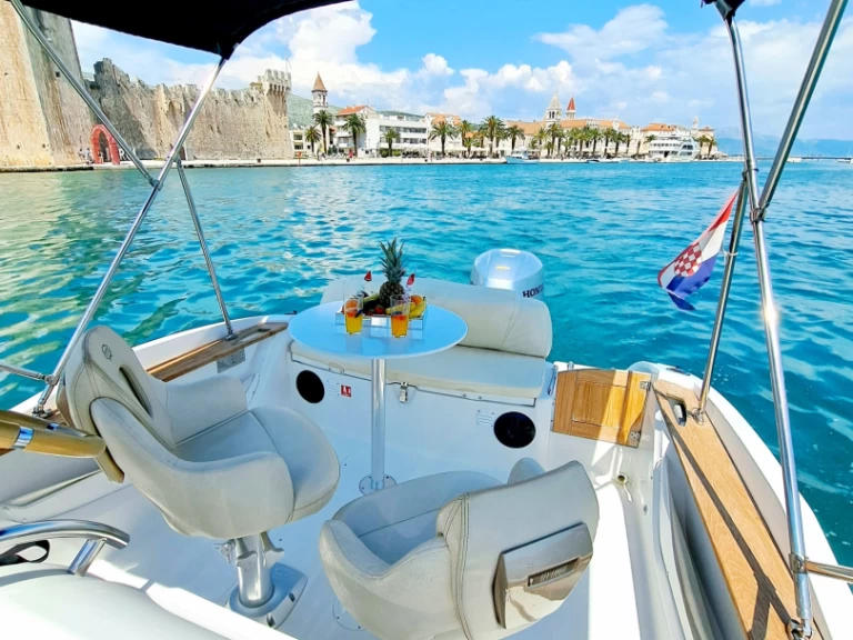 Pronájem Motorová loď v Trogir -Sessa Marine Sessa Marine Key Largo 20