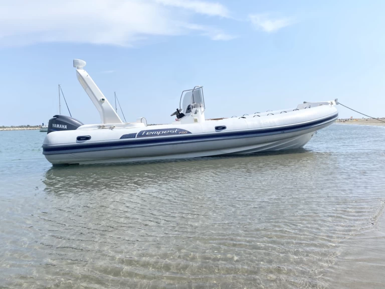Pronájem lodi Port-Camargue lákavé ceny Tempest 750