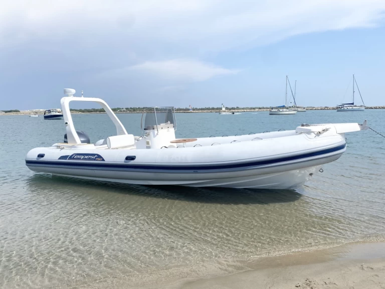 Pronájem Polotuhá loď v Port-Camargue -Capelli Tempest 750