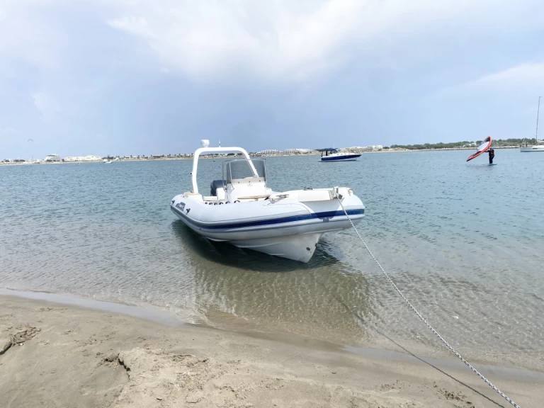 Pronájem lodi Capelli Tempest 750 v Port-Camargue na Samboatu