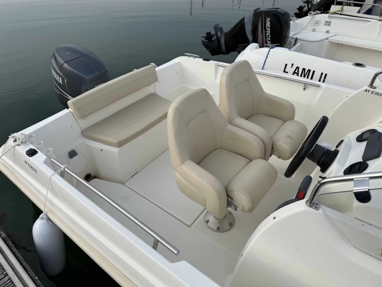 Pronajmout si Jeanneau Cap Camarat 555 Style v Quiberon