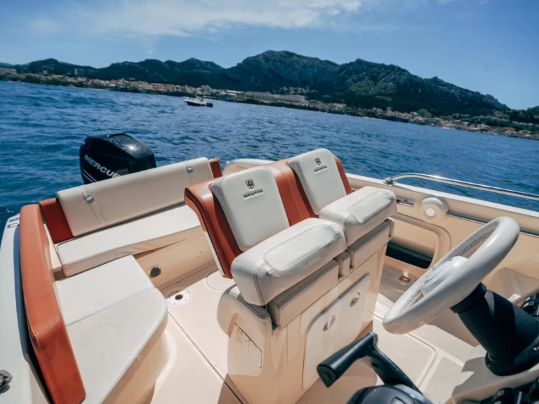 Pronajmout si Invictus  Invictus 240 CX v Marseille