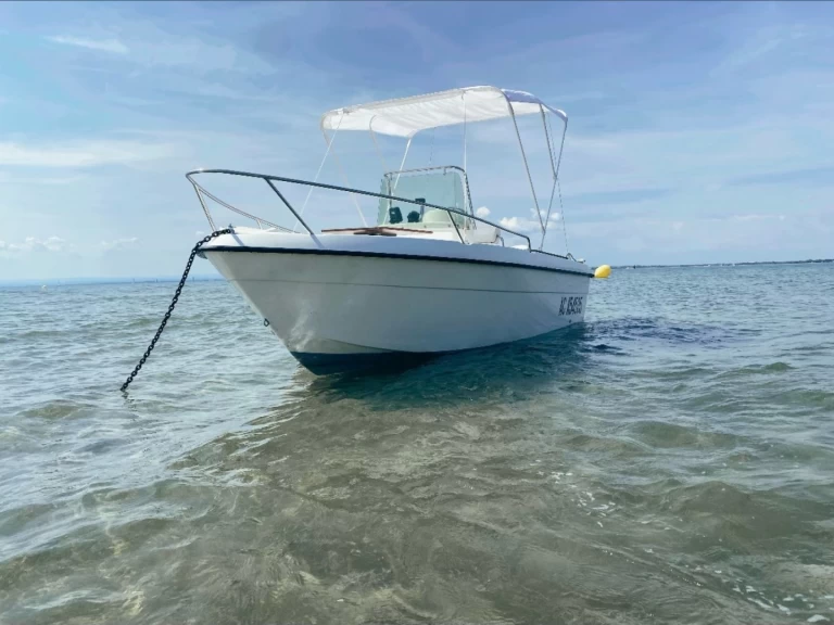 Pronájem lodi Port-Camargue lákavé ceny Cap Ferret 500