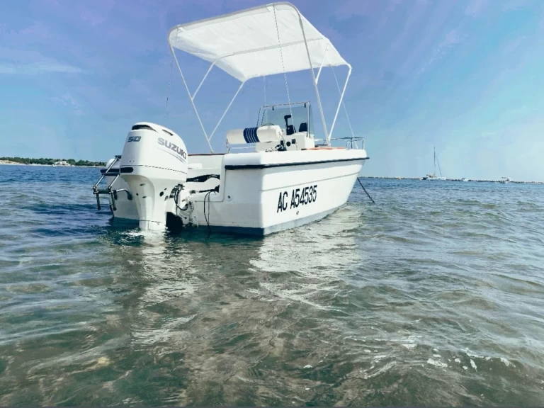 Pronajmout Motorová loď se skipperem či ne B2 Marine v Port-Camargue