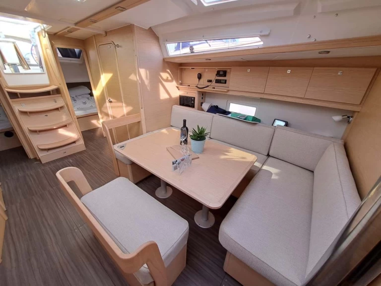 Pronajmout si Dufour Dufour 430 v Jezera