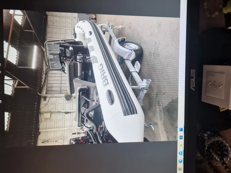 Brig Navigator 570 jednotlivci a charterové společnosti v Anneville-Ambourville