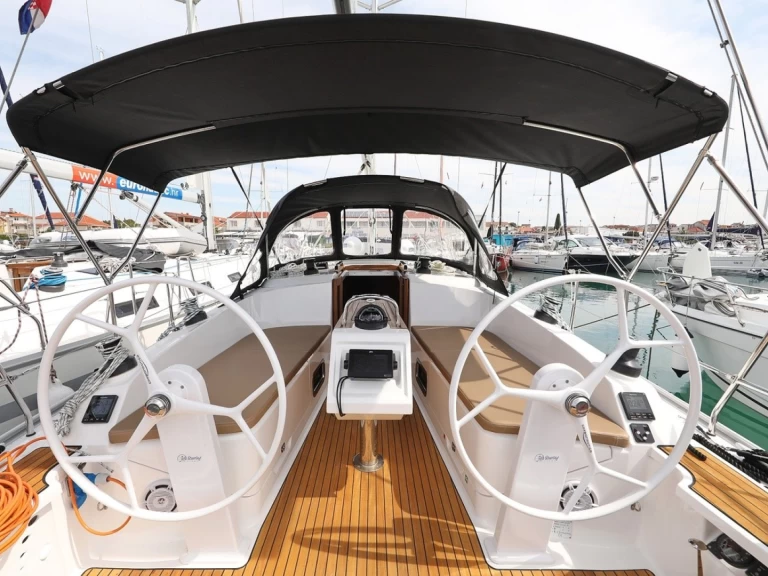 Pronajmout Plachetnice se skipperem či ne Bavaria v Pirovac