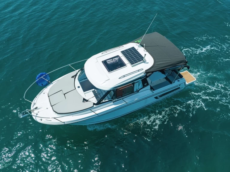 Pronájem Motorová loď Jeanneau s licencí