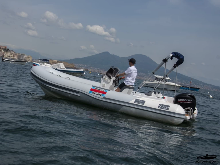 Pronájem jachty v Neapol -DOMAR f600 na Samboatu