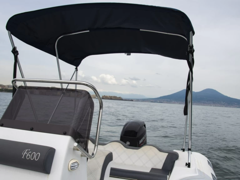 Pronájem lodi DOMAR f600 v Neapol na Samboatu