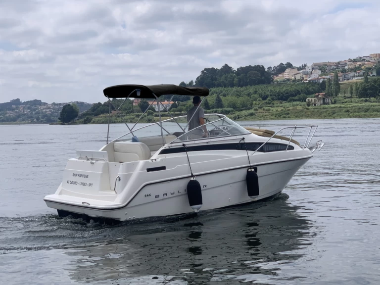 Pronajmout si Bayliner Bayliner 2455 Ciera v Porto