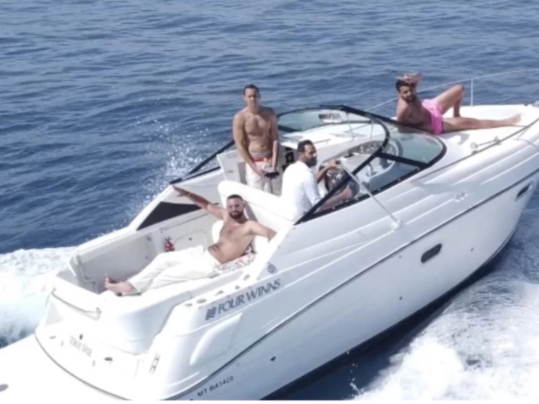 Pronajmout si Four Winns Vista 248 v Nice