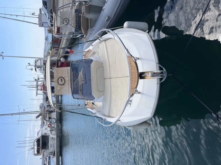 Pronajmout Motorová loď se skipperem či ne Sessa Marine v Fréjus