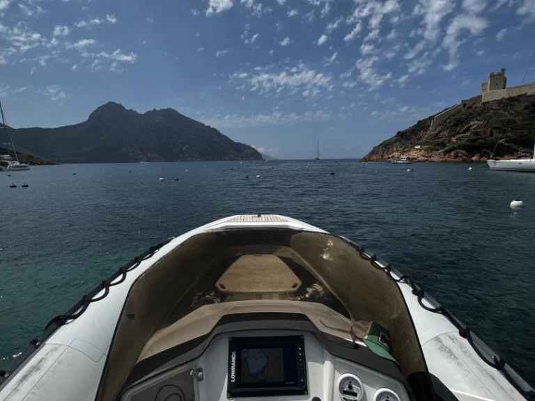 Pronajmout si Kelt Sea Hawk 265 v Porto-Vecchio