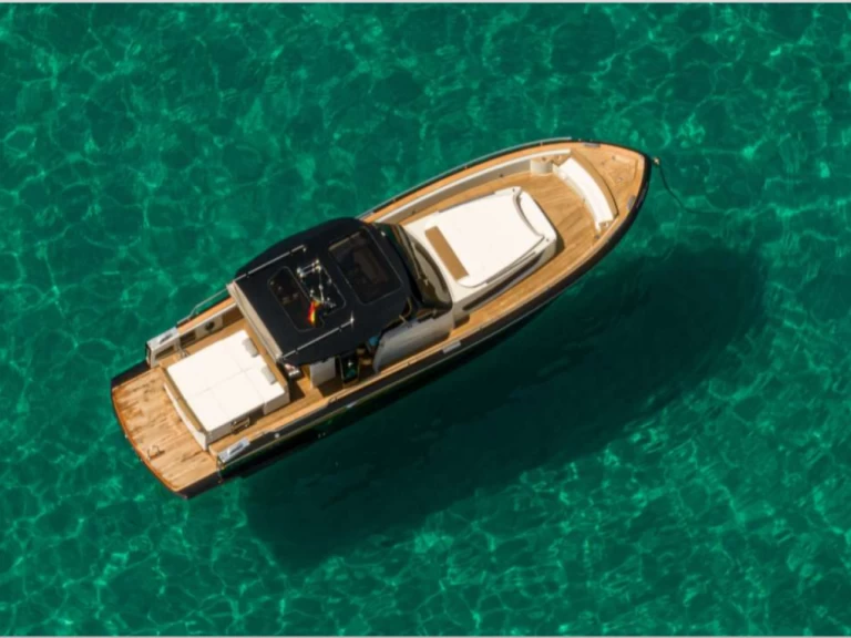 Motorová loď k pronájmu v Marina Botafoch za nejlepší cenu