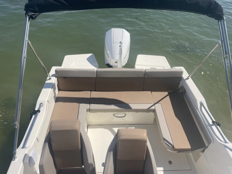Quicksilver Activ 755 Sundeck jednotlivci a charterové společnosti v Lège-Cap-Ferret