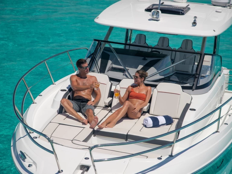 Pronajmout Motorová loď se skipperem či ne Jeanneau v La Forêt-Fouesnant