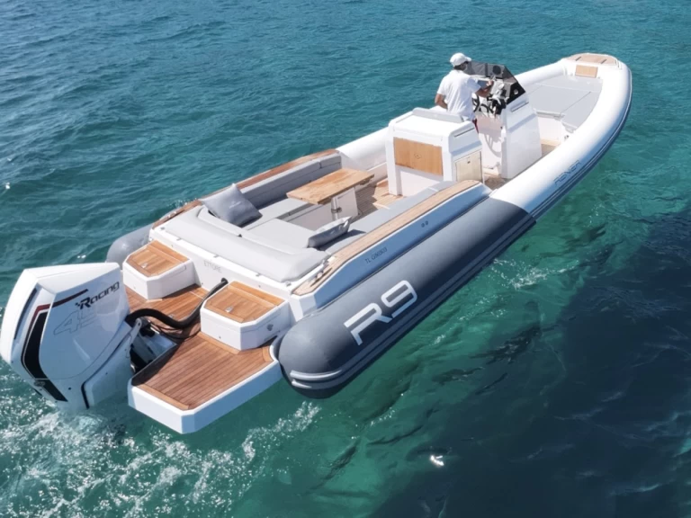 Renier Renier R9 Tourer jednotlivci a charterové společnosti v Port du Lavandou