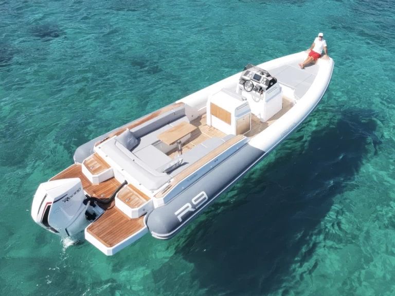 Pronajmout si Renier Renier R9 Tourer v Port du Lavandou