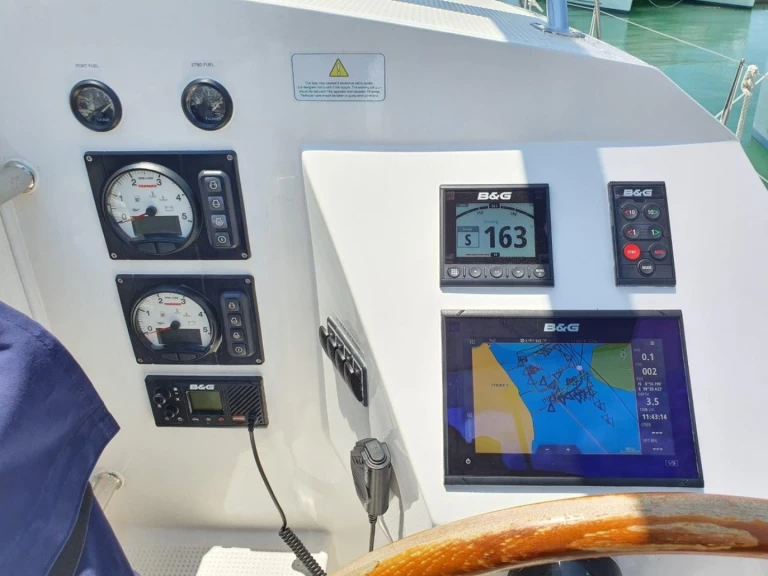 Pronájem Katamarán Island Spirit Yachts s licencí