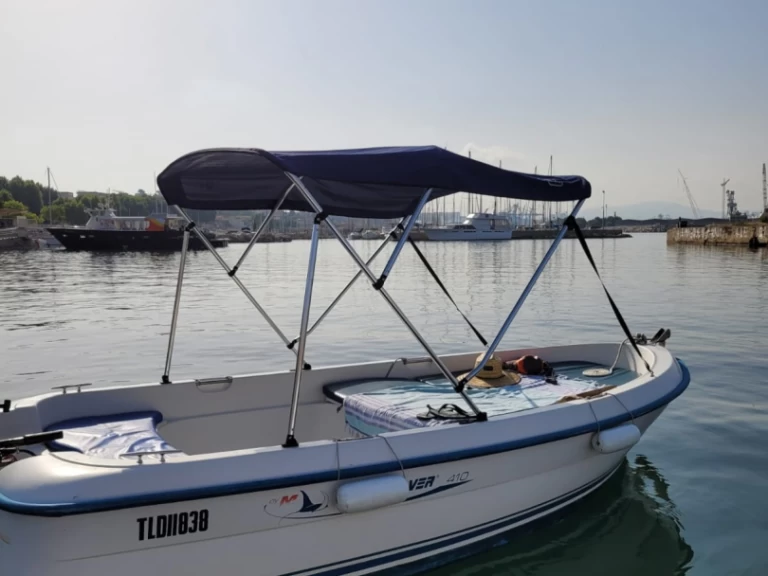 Pronájem Motorová loď Quicksilver s licencí