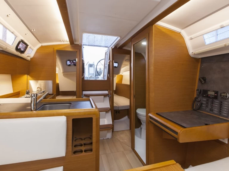 Pronájem lodi Biograd Na Moru lákavé ceny Sun Odyssey 349